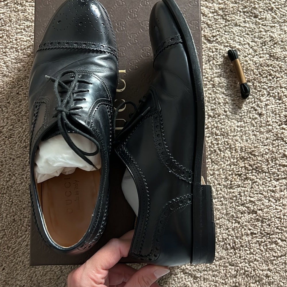 Gucci Lace Up shoe with Brogue detail - Picture 3 of 9